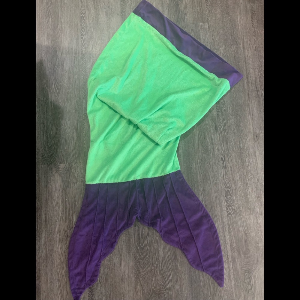 Jacy Lane purple and green mermaid blanket